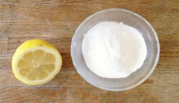 Gjysmë limoni dhe sodë të bukës: Ja çfarë shëron ky kombinim