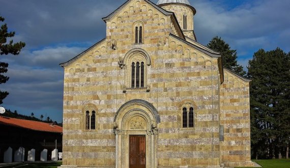 Në këmbim të anëtarësimit në KiE  zbatimi për pronat e Manastirit të Deçanit