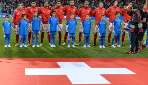 Zviceranët të shqetësuar pasi lojtarët e Kombëtares s’e këndojnë himnin shtetëror
