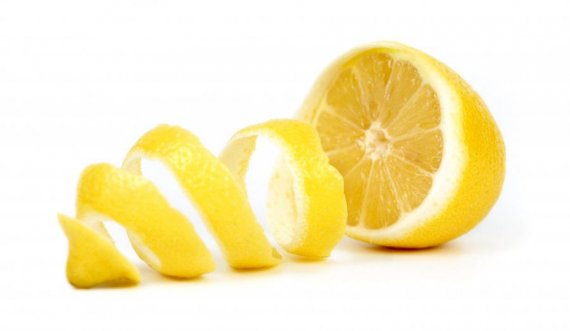Lëvorja e limonit më e shëndetshme se lëngu i tij