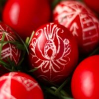 Ortodoksët në mbarë botën kremtojnë Pashkët