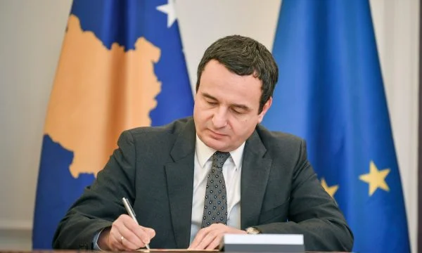 Kryeministri Kurti i dërgon letër ftesë kosovares që u emërua Këshilltare Qeveritare në Zvicër,  për vizitë shtetit të Kosovës