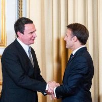 E papritur: Macron e telefonon Albin Kurtin