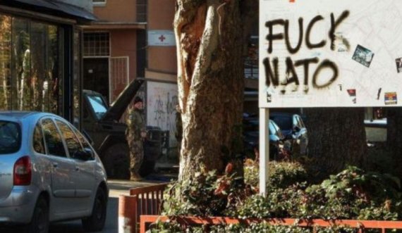 Serbët në Veri me parulla proruse: 'FU*CK  NATO'