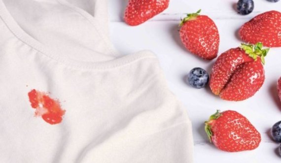 Njollat e frutave në rroba të bardha, disa mënyra si t’i hiqni ato në kushte shtëpie