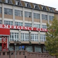 Tre të lënduarit nga përleshja e mbrëmshme në Prishtinë po trajtohen në QKUK