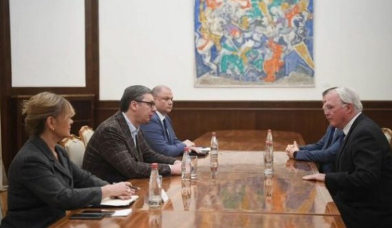 Vuçiq njofton se është takuar me ambasadorin Hill, nuk jep detaje se çka i tha ky i fundit