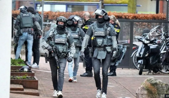 Merr fund situata me pengjet në Holandë, një person arrestohet