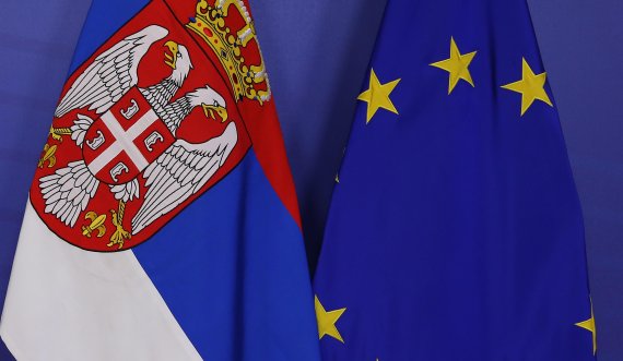 Bashkimi Evropian t'ia heq Serbisë njërën lugë dhe karrige, ndëshkim për politikën e saj destruktive që po prodhon tensione në rajon