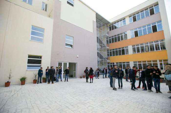 Rilindje Urbane edhe për gjimnazin ‘Qemal Stafa’, Rama: Ka dhënë kontribut të madh në arsim