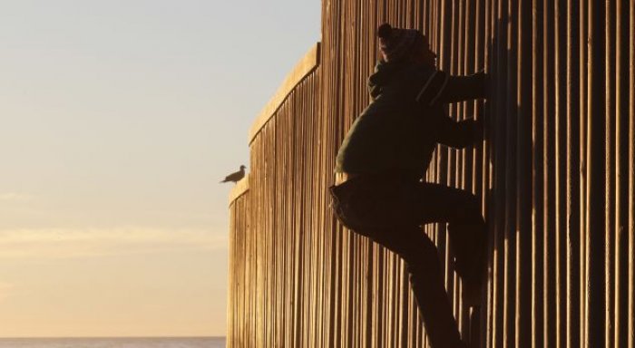 Disa kosovarë kapen duke kaluar ilegalisht kufirin Meksikë-SHBA