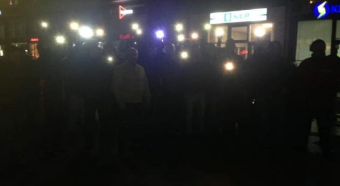 11 orë pa rrymë, banorët e Suharekës protestojnë kundër KEDS’it