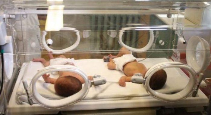 Fenomeni skandaloz... si po vdesin foshnjet nëpër spitalet shqiptare