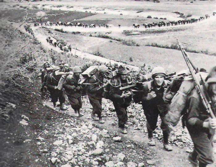 Lufta Italo-Greke, Mussolini: Të shkojmë në Shqipëri e të vritemi në vend