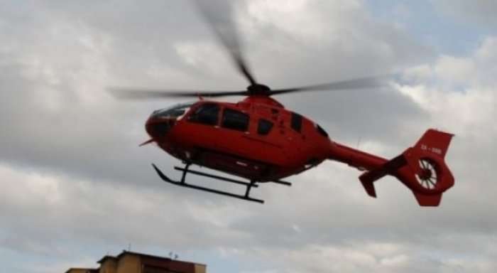 10 vjeçari plagoset me fishekzjarre, helikopteri e çon me urgjencë në Tiranë