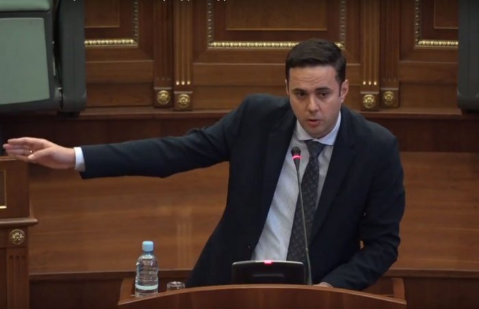 Abdixhiku: Nga buxheti 1.9 miliardësh, 1.4 miliard në paga, merreni si të doni, spitalet mjerim, shkollat PISA, gjyqësorët krim e të rinjtë e papunë