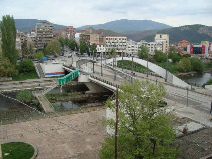 Serbët e Mitrovicës kërkojnë nga Brukseli që të vendosin sanksione për Kosovën