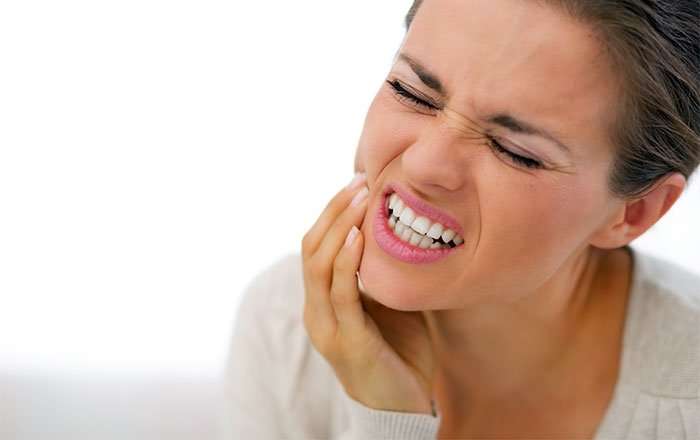Shërojeni dhimbjen e dhëmbit me këto ilaçe të mahnitshme shtëpiake
