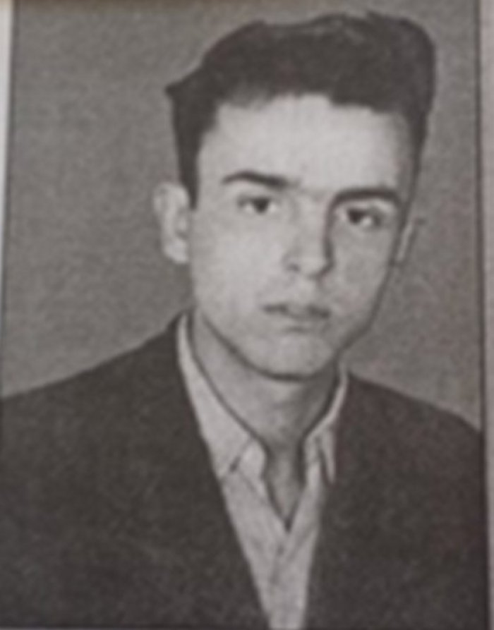 “Shikoni krimet e vrasjet, mos kini frikë. Poshtë duhanxhiu Enver Hoxha”, historia e 15 vjeçarit që luftonte komunistët me trakte
