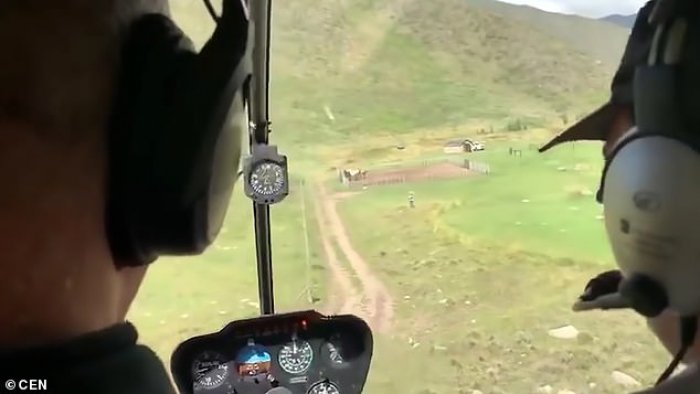 Helikopteri bie rrufeshëm në tokë, gjithçka filmohet nga kamerat brenda dhe jashtë (Video)