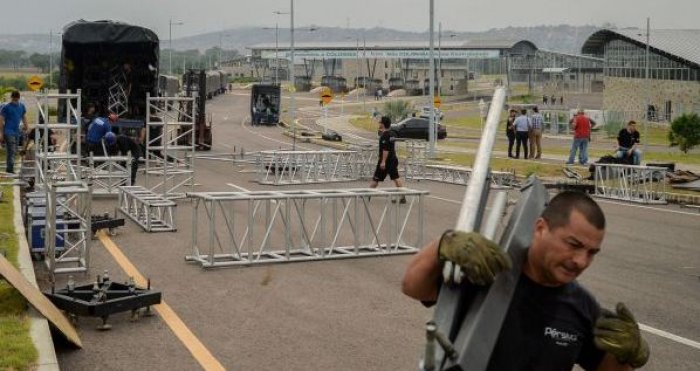 Maduro 'bllokon' kufijtë e Venezuelës
