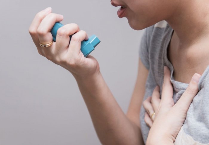 Ekspertët përgatitin ilaçin kundër astmës, një të tillë që bota ende s'e ka parë