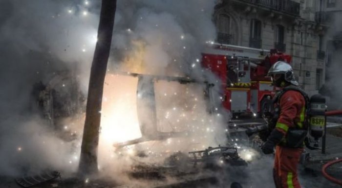 Shpërthim i fuqishëm në një furrë buke në Paris