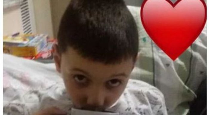 Vogëlushi nga Dragashi është diagnostikuar me Leukemi, familja kërkon ndihmë (Foto)
