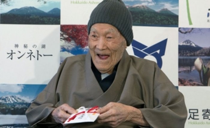 Vdes në moshën 113-vjeçare njeriu më i moshuar në botë