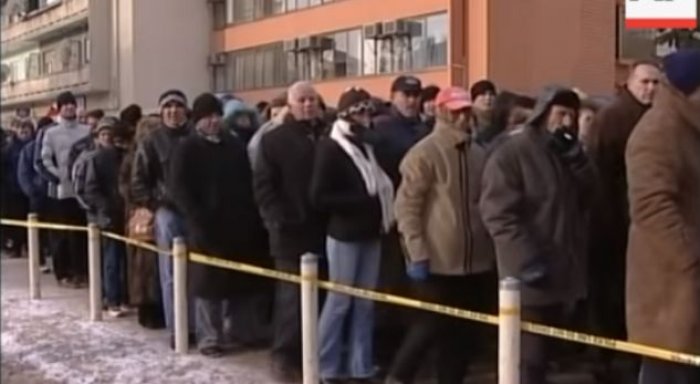 Kur qytetarët duronin në -20 gradë për të bërë homazhe për Rugovën