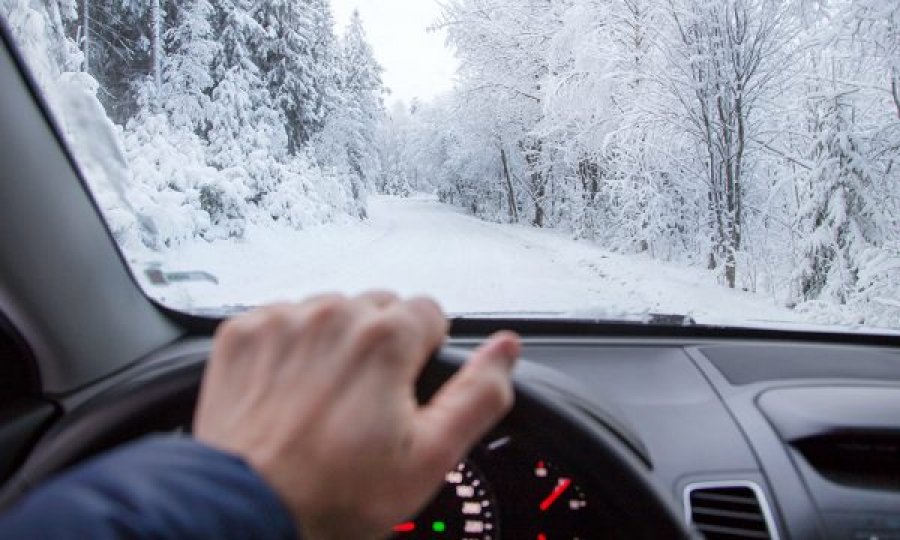 Nga nesër dënoheni deri në 200 euro nëse vozisni me jakne dimri