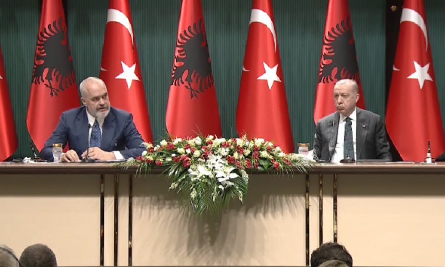 Edi Rama i bindet Erdoganit t’i zbatojë interesat e ngushta të tij, qoftë edhe duke e shkelur ligjin