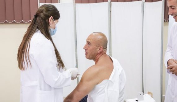  Vaksinohet Ramush Haradinaj, thirrje qytetarëve: Vaksinohu edhe ti, mbroj veten dhe të tjerët 