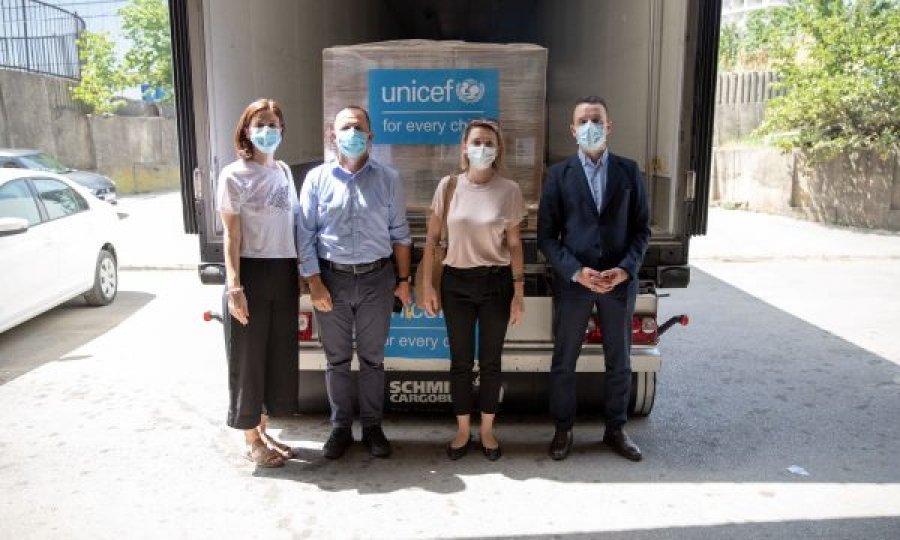 UNICEF’i i dhuron MSH’së 500 mijë doza të tretësirës për injeksionin që përdoret për trajtimin e pacientëve me COVID-19