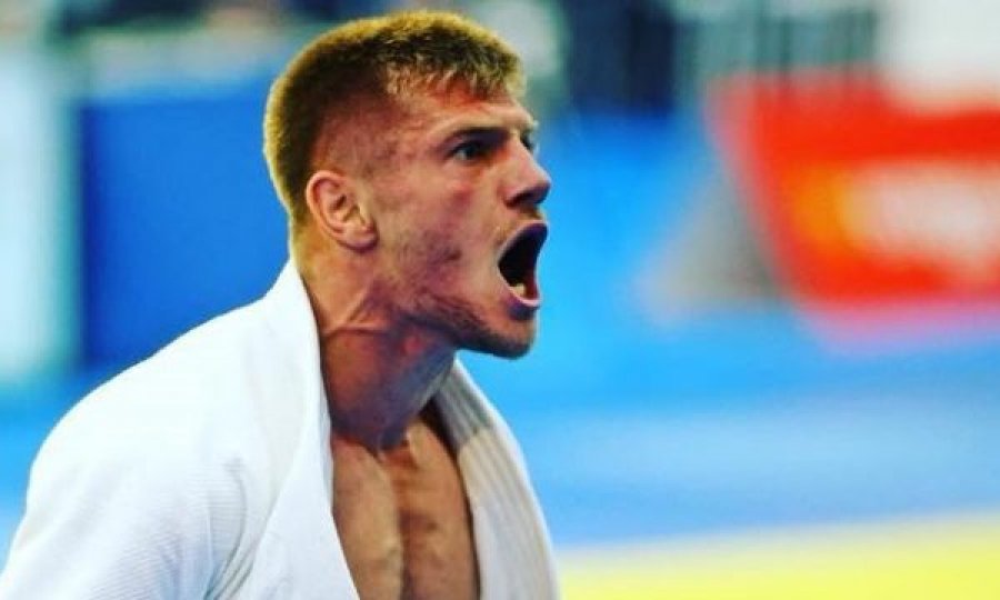 Edhe Akil Gjakova e fiton luftën e parë, do patjetër medalje në Tbilis të Gjeorgjisë