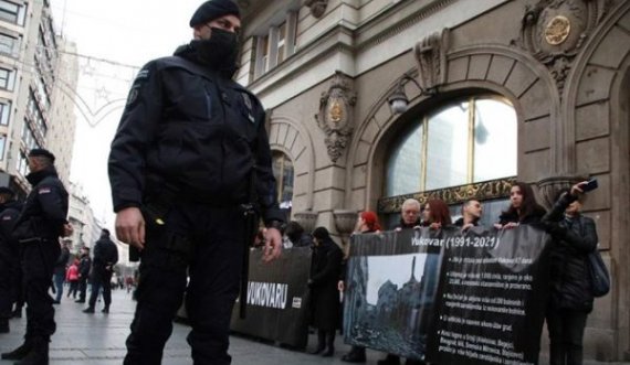 Protestë në Beograd: Nuk do t’i harrojmë kurrë krimet në Vukovar