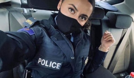 Skandaloze: Zyrtarja harron që është police pozon si të ishte fotomodele