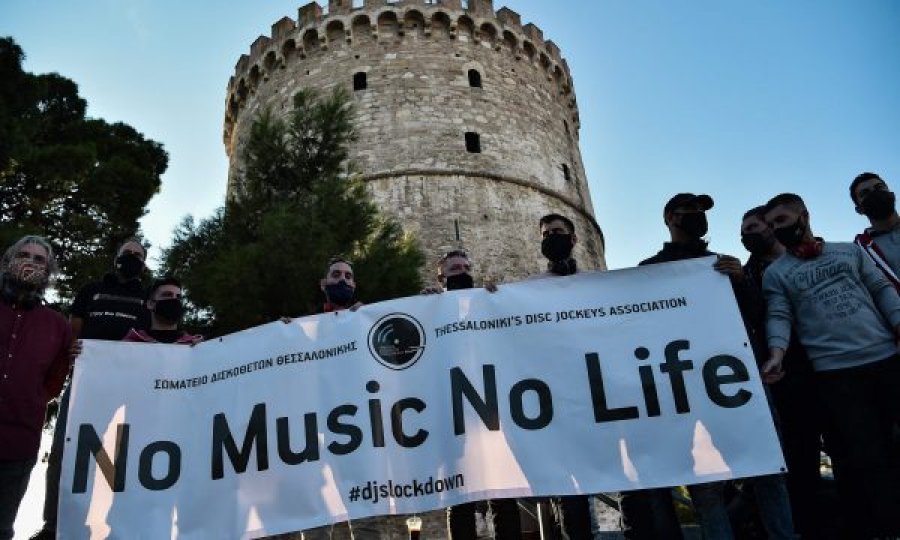 Greqia i heq krejt kufizimet për të vaksinuarit, nga 9 shtatori vetëm me certifikatë të Covid-19