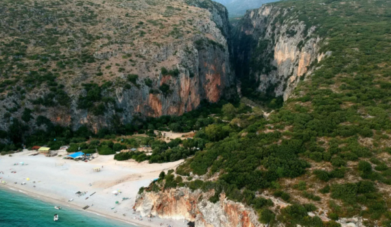 The Guardian: Plazhet, malet, qytetet e lashta dhe çmimet e ulëta – Shqipëria i ka të gjitha
