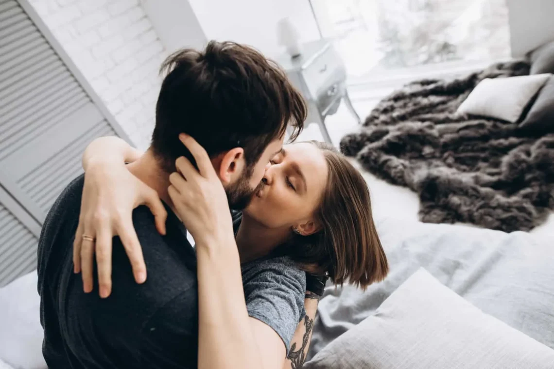 10 fakte interesante për puthjen!
