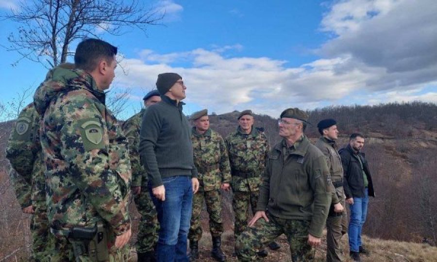 Vuçeviq afër kufirit me Kosovën: U binda për gatishmërinë e Forcave të Serbisë