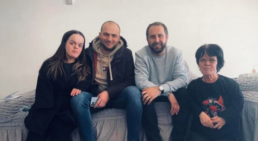 Xhaxhai deshi t’i nxjerrë nga shtëpia, bamirësit do të ndërtojnë shtëpi për nënën me vajzat nga Vitia