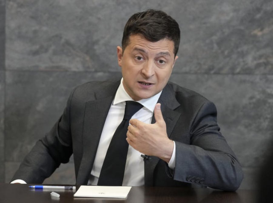 Zelenskiy ankohet në ShBA-në: “Shteti më i fuqishëm në botë po shikon nga distanca”