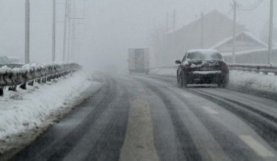 Bora sjell probleme në komunikacion, kujdes kur kaloni në këto magjistrale