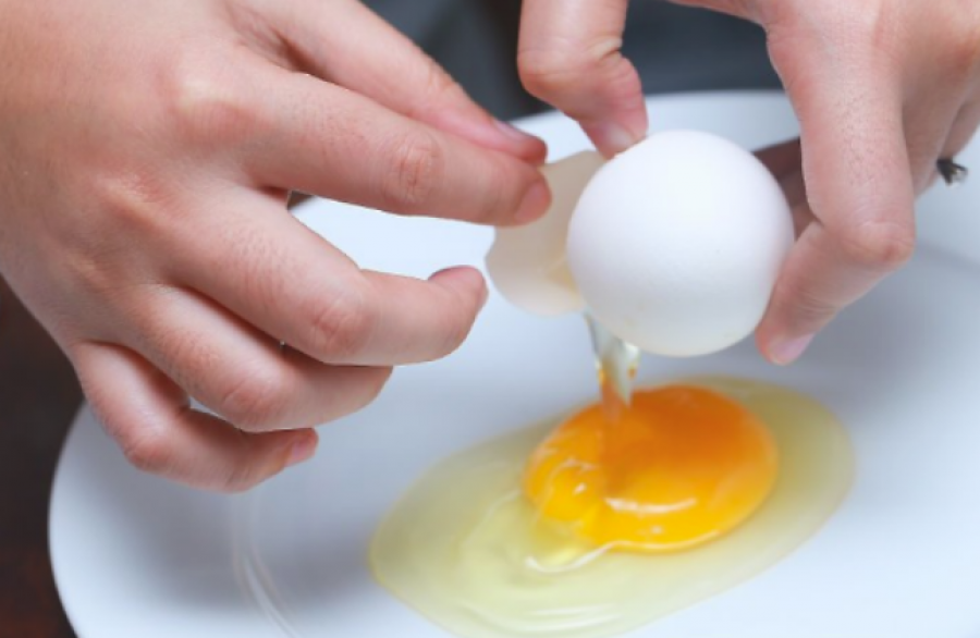 A e dini çfarë ndodh në trupin tuaj kur hani vetëm të bardhën e vezës e jo të verdhën?