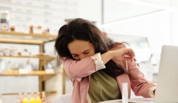 7 simptomat që tregojnë se dikush ka kaluar koronavirusin dhe nuk e di