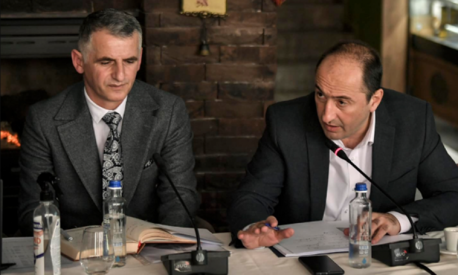 “I krisi e çara”, Matoshi thotë se Liburn Aliu po e heton Hysen Durmishin brenda ministrisë