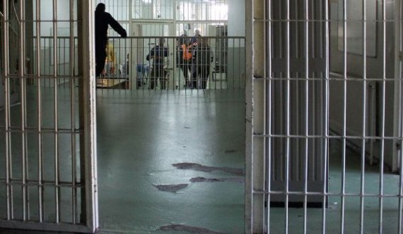 Dubravë: Sulmohet me thikë një i burgosur