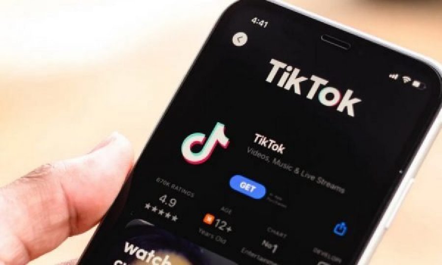 E bën edhe këtë Sali Berisha: Hap llogari në “TikTok”, kjo është videoja e tij e parë