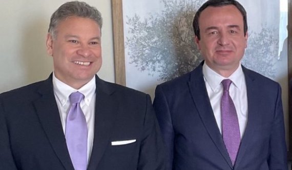 Pas Osmanit, Kurti e pret në takim Escobarin